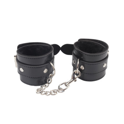 Наручники Chisa Behave Luxury Fetish OBEY ME LEATHER HAND CUFFS Наручники Chisa Behave Luxury Fetish OBEY ME LEATHER HAND CUFFS