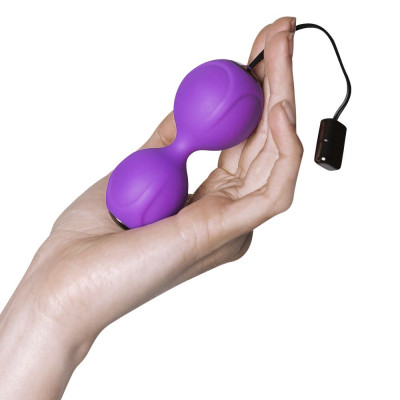 Вагінальні кульки з вібрацією Adrien Lastic Kegel Vibe Purple, діаметр 3,7 см Вагінальні кульки з вібрацією Adrien Lastic Kegel Vibe Purple, діаметр 3,7 см