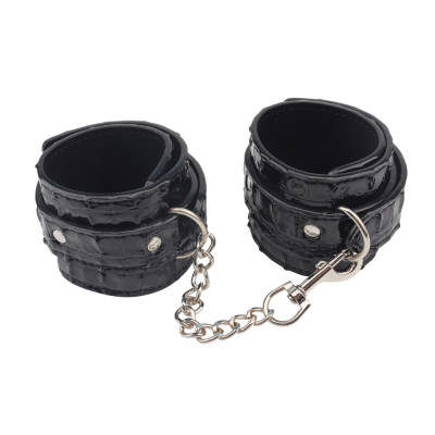 Поножи Chisa BEHAVE LUXURY FETISH Surrender ankle restraints Поножи Chisa BEHAVE LUXURY FETISH Surrender ankle restraints