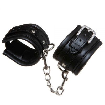 Наручники с уплотнителем Luxury Fetish Rivet and Style BLACK Наручники с уплотнителем Luxury Fetish Rivet and Style BLACK