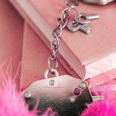 Наручники металлические Adrien Lastic Handcuffs Pink с розовой пушистой отделкой Наручники металлические Adrien Lastic Handcuffs Pink с розовой пушистой отделкой