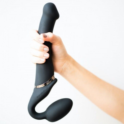 Безремневой страпон с вибрацией Strap-On-Me Vibrating Black M, диаметр 3,3см, пульт ДУ, регулируемый Безремневой страпон с вибрацией Strap-On-Me Vibrating Black M, диаметр 3,3см, пульт ДУ, регулируемый
