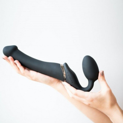 Безремневой страпон с вибрацией Strap-On-Me Vibrating Black M, диаметр 3,3см, пульт ДУ, регулируемый Безремневой страпон с вибрацией Strap-On-Me Vibrating Black M, диаметр 3,3см, пульт ДУ, регулируемый
